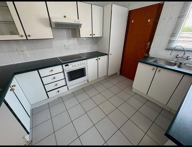 3 BEDROOM TOWNHOUSE FOR SALE IN GLEN MARAIS